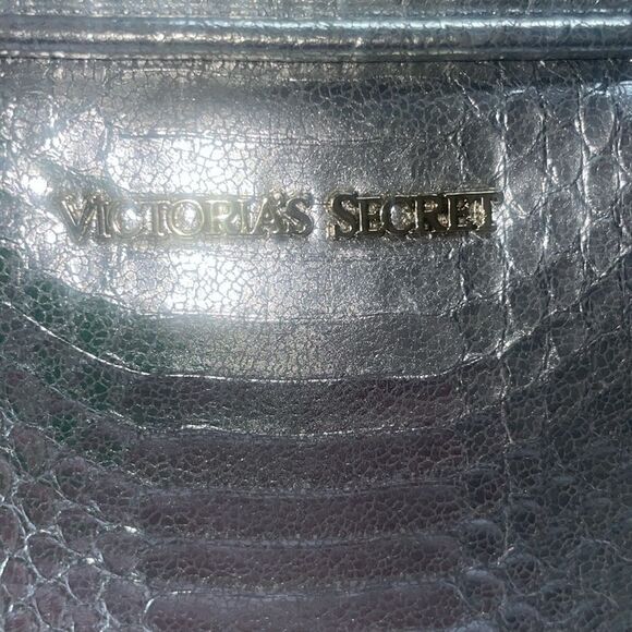 Victoria Secret Silver Metallic Crossbody Bag tassel Accent Chain Strap Bag EUC - Picture 7 of 7